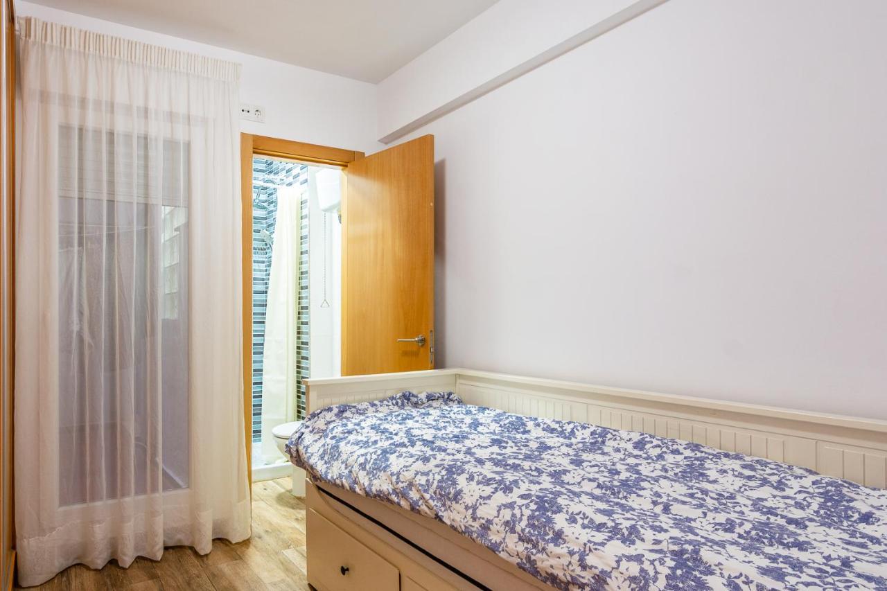Apartamento Sirena Beach Нерха Екстериор снимка